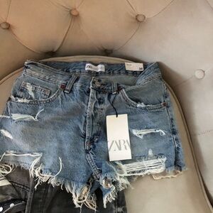 Zara denim shorts mid rise size 4 Never worn tags still on